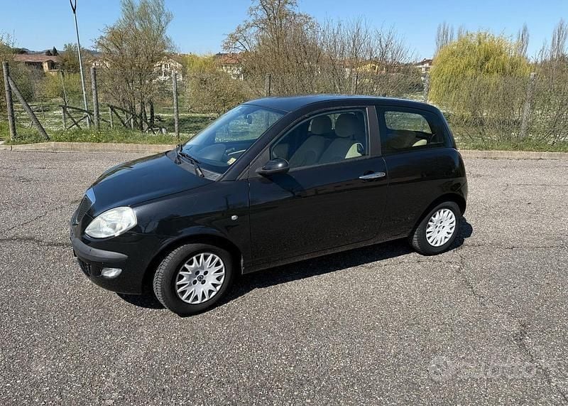 Usata Lancia Ypsilon 75 CV (55 kW) 2003 Nero Utilitaria