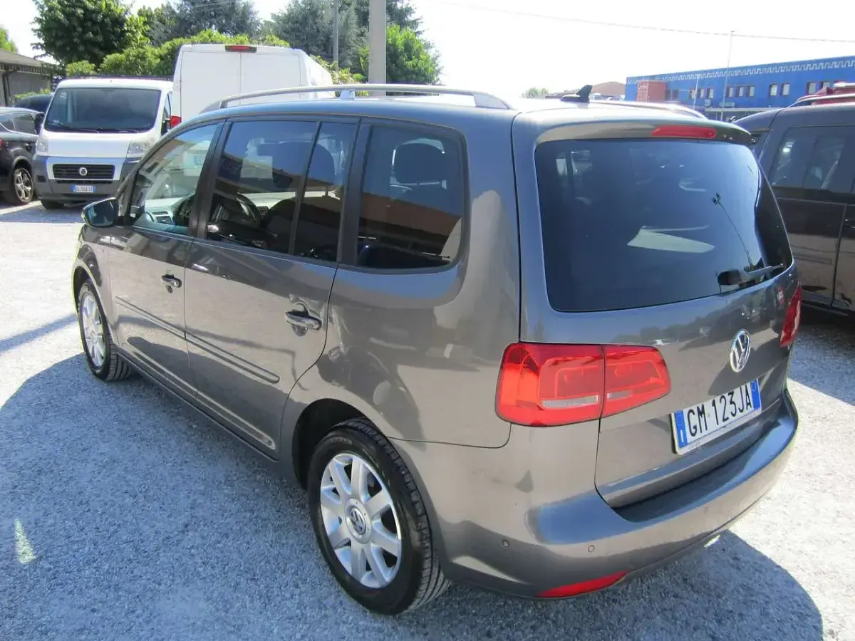 Usata VW Touran Comfortline 105 CV (77 kW) 2014 Grigio Monovolume