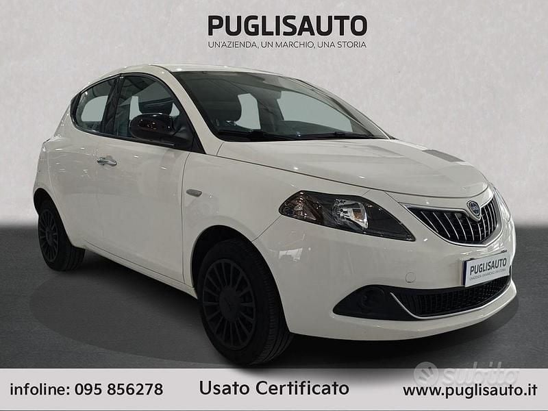 Usata Lancia Ypsilon Silver 69 CV (50 kW) 2023 Bianco Utilitaria