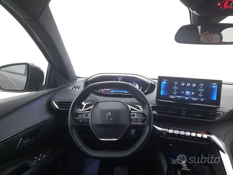 Usata Peugeot 5008 Allure 131 CV (96 kW) 2023 Grigio SUV