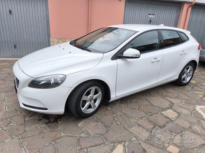 Usata Volvo V40 115 CV (84 kW) 2014 Bianco Station wagon