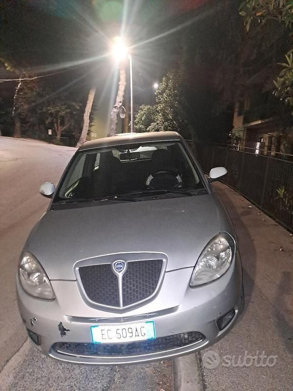 Usata Lancia Ypsilon 69 CV (50 kW) 2010 Grigio Utilitaria