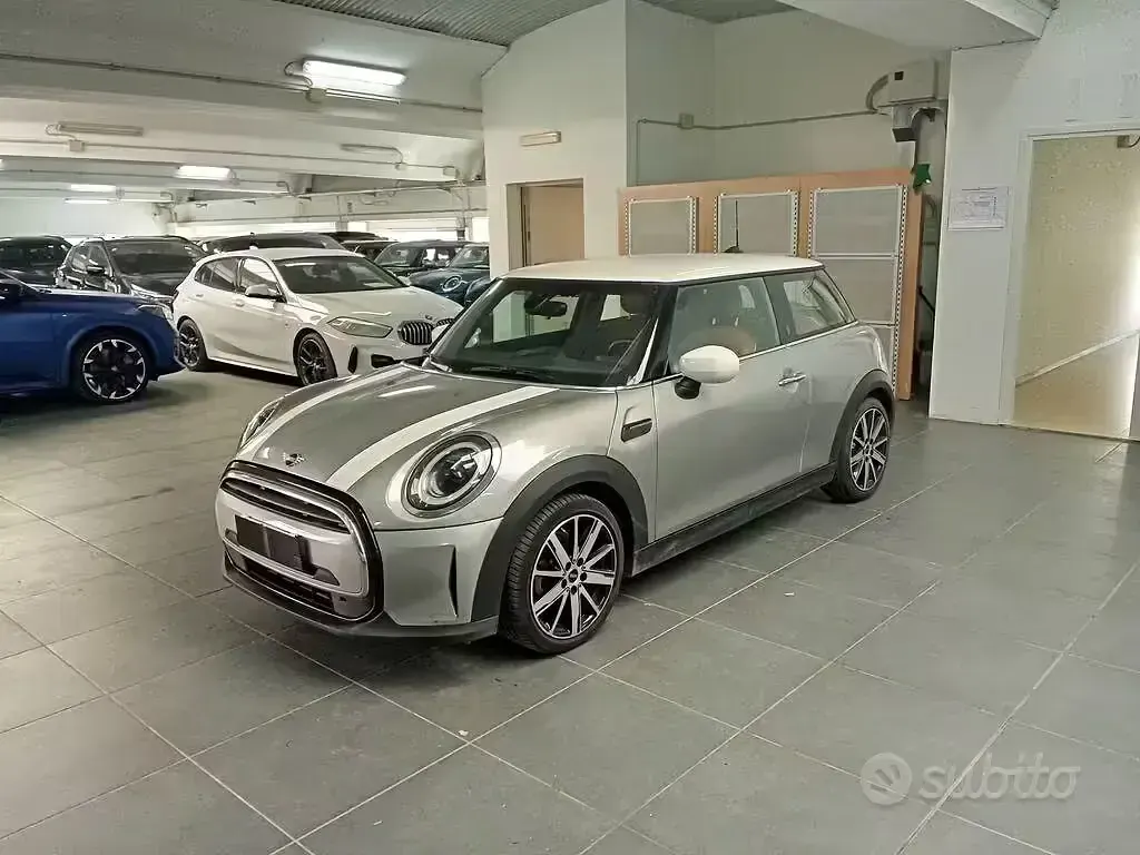 Usado Mini Cooper 136 HP (100 kW) 2023 Prateado Citadino