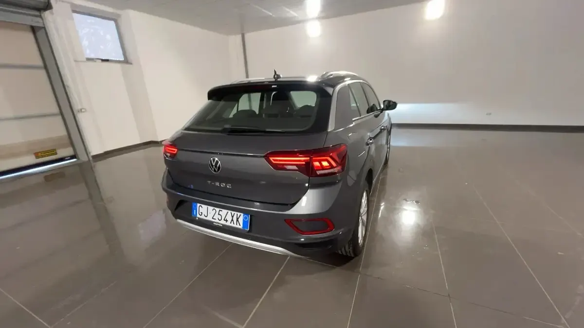 Usata VW T-Roc Style 150 CV (110 kW) 2022 Grigio SUV