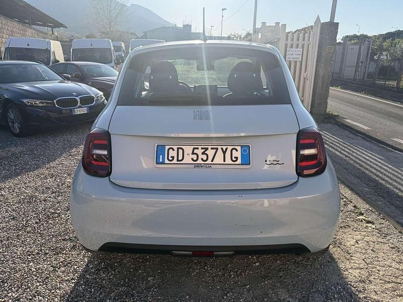 Usata Fiat 500e 42 kW (58 CV) 2021 Blu/azzurro Utilitaria