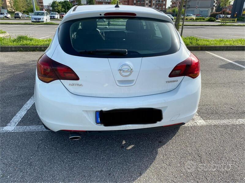 Usato 2012 Opel Astra 1.4 Benzin 60 CV (7.800 €)