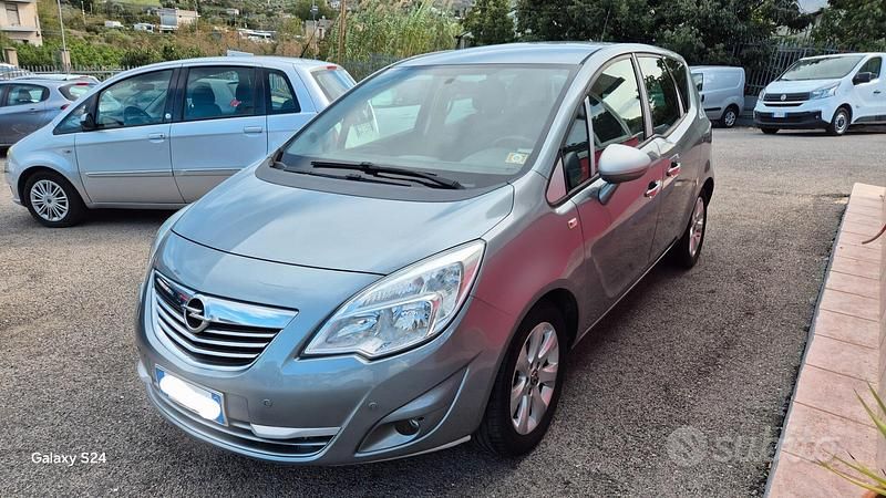 Usata Opel Meriva Cosmo 110 CV (80 kW) 2011 Grigio Monovolume