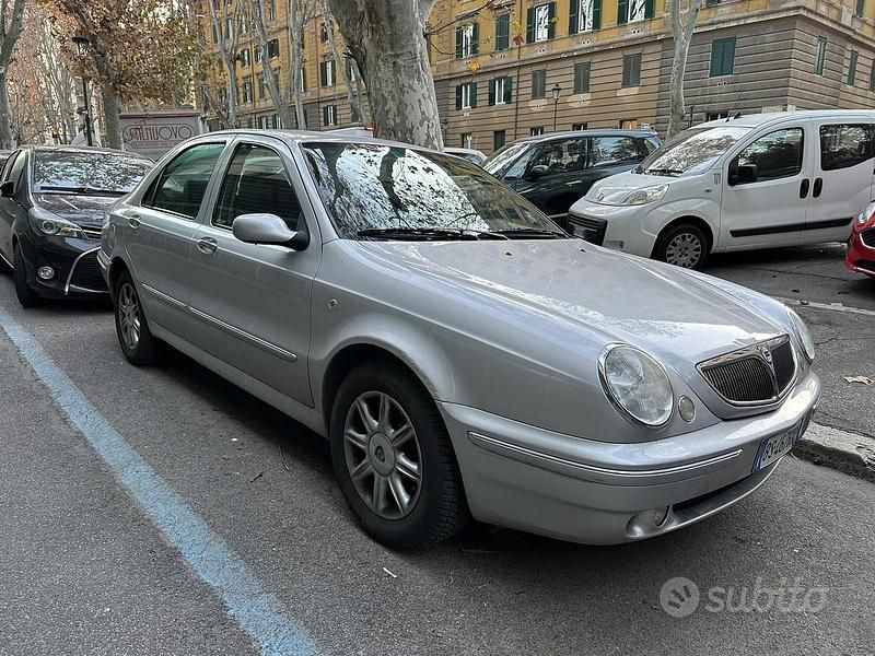 Usata Lancia Lybra 131 CV (96 kW) 2001 Grigio Berlina