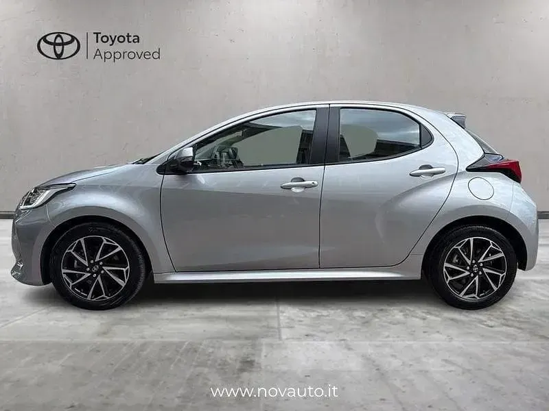 Usata Toyota Yaris Hybrid Trend 116 CV (85 kW) 2022 Argento Berlina
