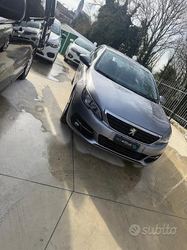 Usata Peugeot 308 Active 130 CV (95 kW) 2019 Marrone Station wagon