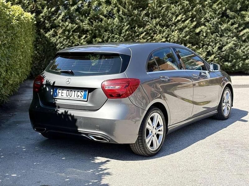 Usata Mercedes A180 Executive 109 CV (80 kW) 2015 Grigio Berlina