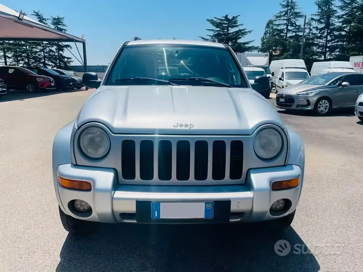 Usata Jeep Cherokee Limited 150 CV (110 kW) 2004 Grigio SUV