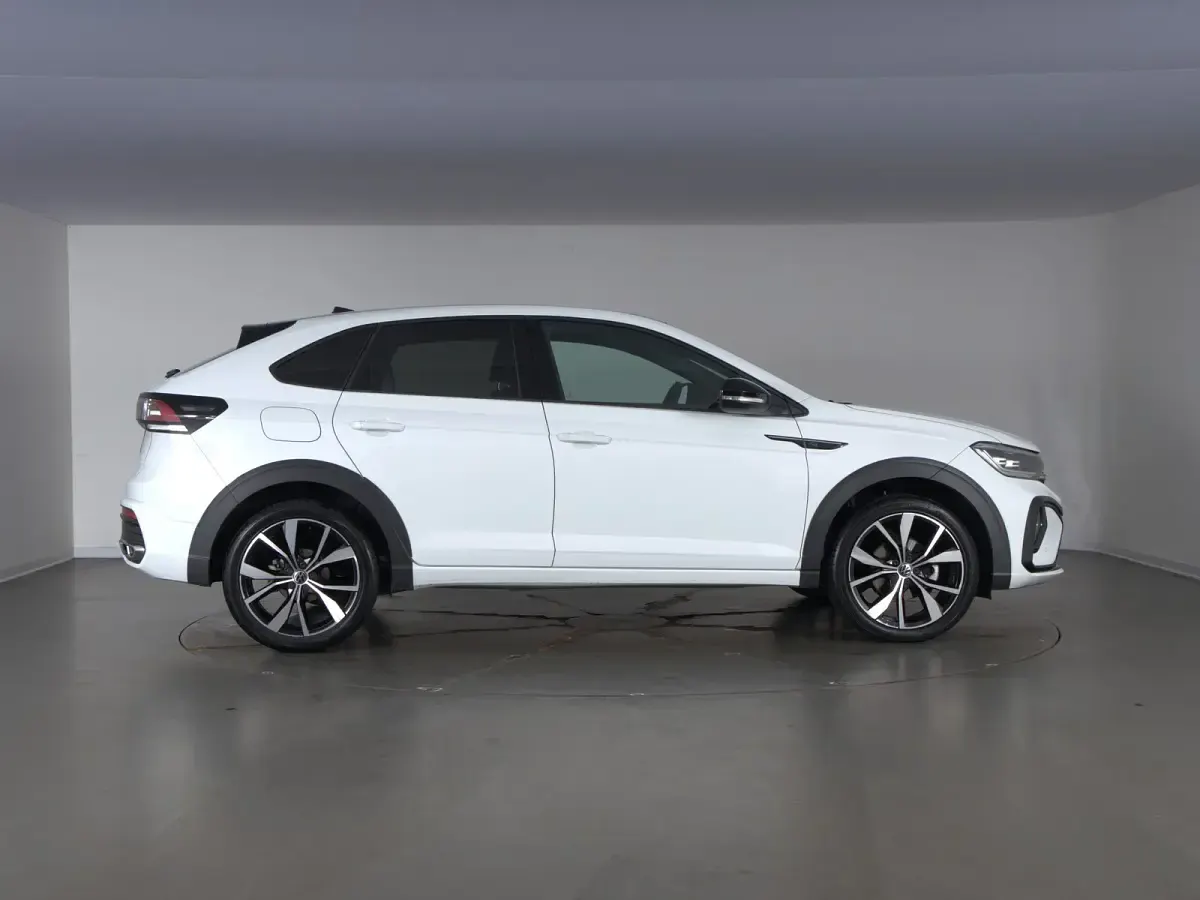 Usata VW Taigo R-line 110 CV (80 kW) 2023 Pure white nero SUV