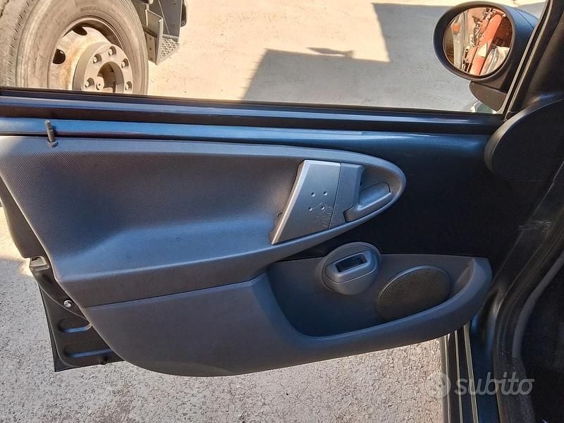 Usata Toyota Aygo 67 CV (49 kW) 2008 Grigio Utilitaria