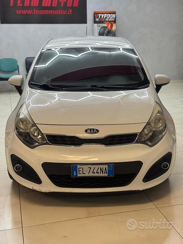 Usata Kia Rio EX 90 CV (66 kW) 2012 Bianco Berlina