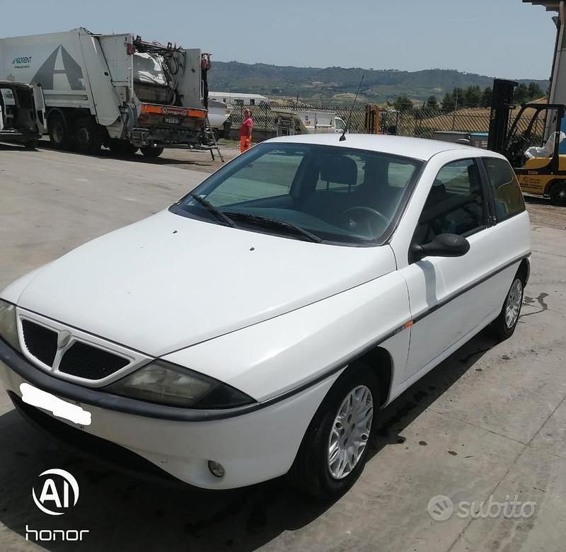 Usata Lancia Ypsilon 54 CV (39 kW) 1998 Bianco Utilitaria