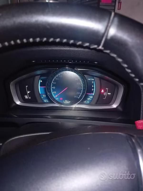 Usata Volvo V60 180 CV (132 kW) 2014 Blu Station wagon