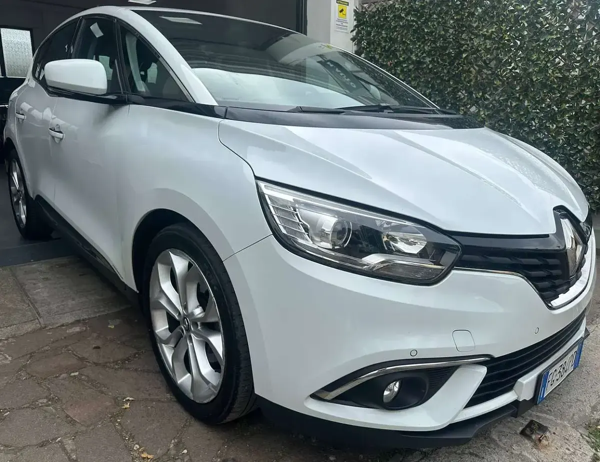 Usata Renault Scénic IV Bose Edition 110 CV (80 kW) 2017 Bianco Monovolume