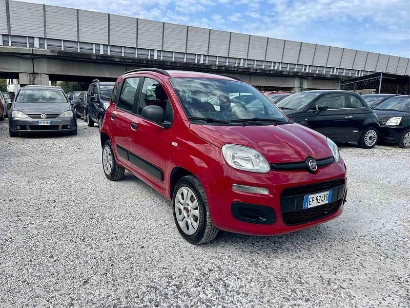 Usata Fiat Panda Lounge 85 CV (62 kW) 2013 Rosso Utilitaria