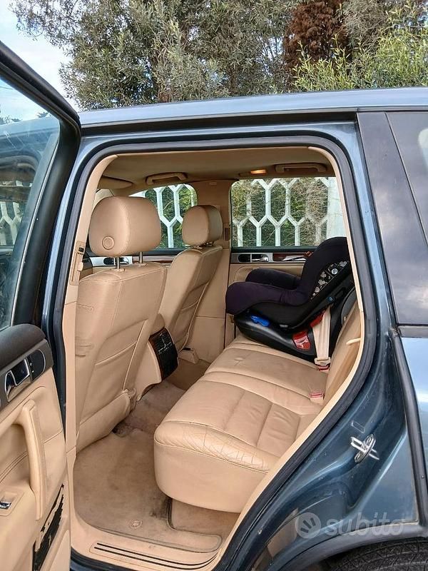 Usata VW Touareg 175 CV (128 kW) 2004 Grigio SUV