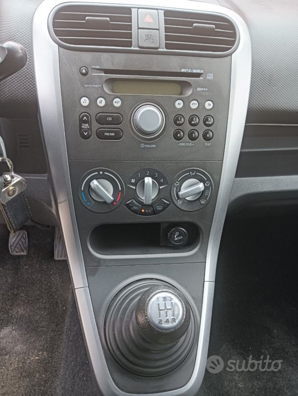 Usata Suzuki Splash GLS 75 CV (55 kW) 2010 Rosso Utilitaria