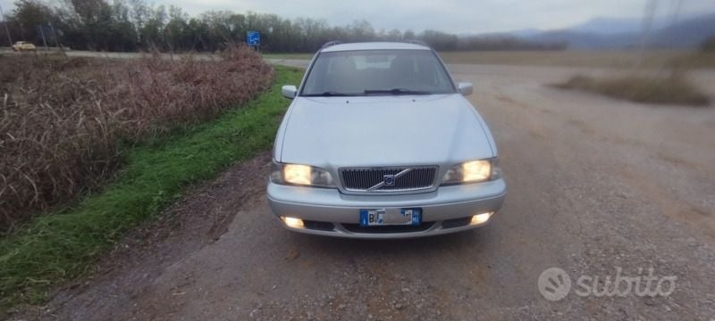 Usata Volvo V70 140 CV (102 kW) 2000 Argento Station wagon