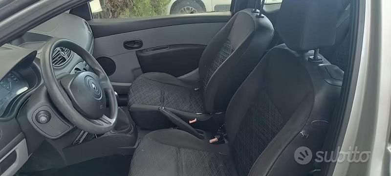 Usata Renault Clio II 75 CV (55 kW) 2006 Grigio Utilitaria