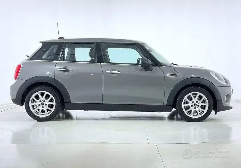 Usata Mini One D Business 95 CV (69 kW) 2017 Grigio scuro Utilitaria