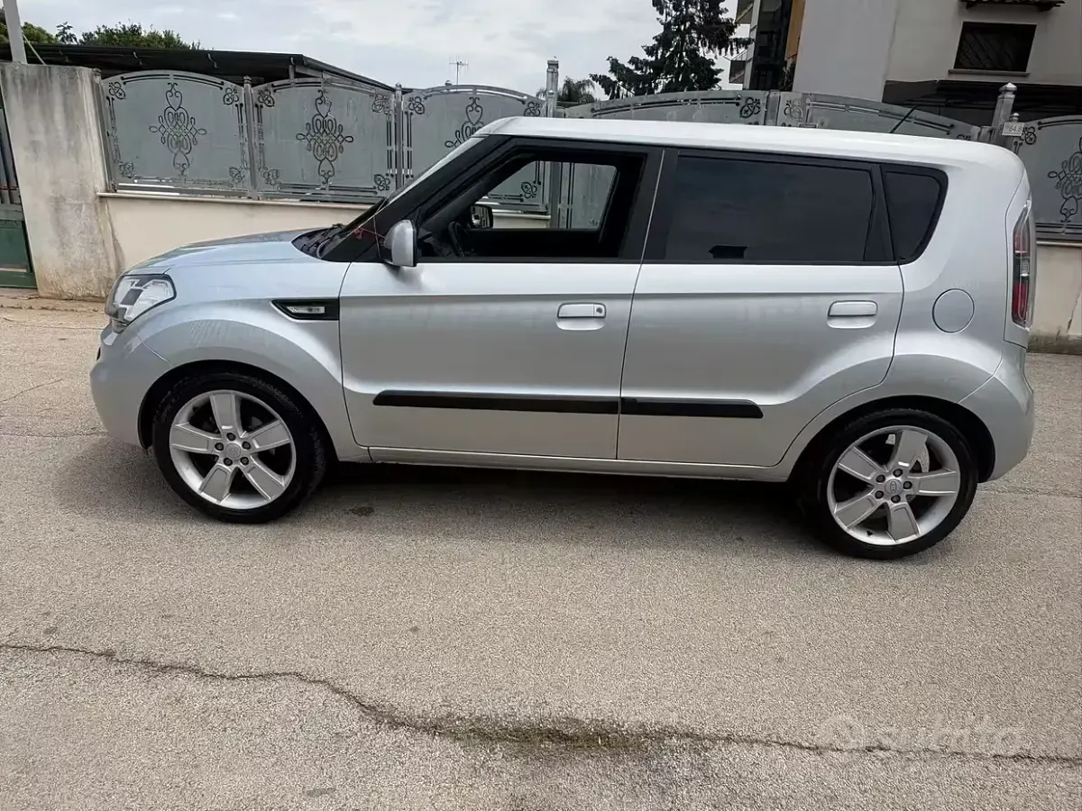Usata Kia Soul 118 CV (86 kW) 2009 Grigio SUV