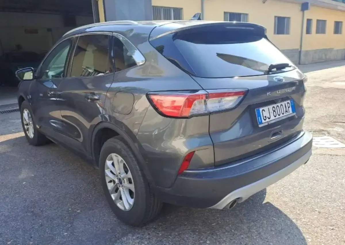 Usata Ford Kuga Business Edition 152 CV (111 kW) 2022 Grigio SUV