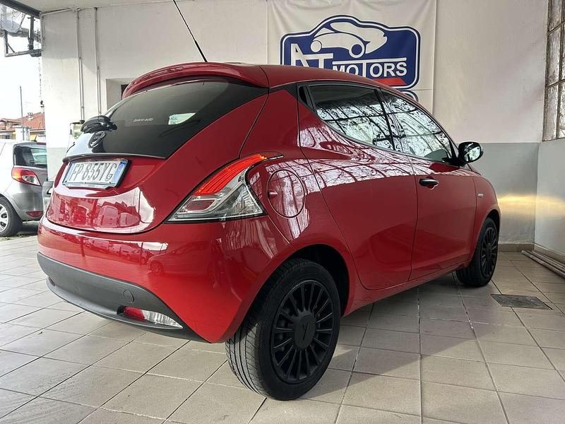 Usata Lancia Ypsilon 69 CV (50 kW) 2018 Rosso Utilitaria