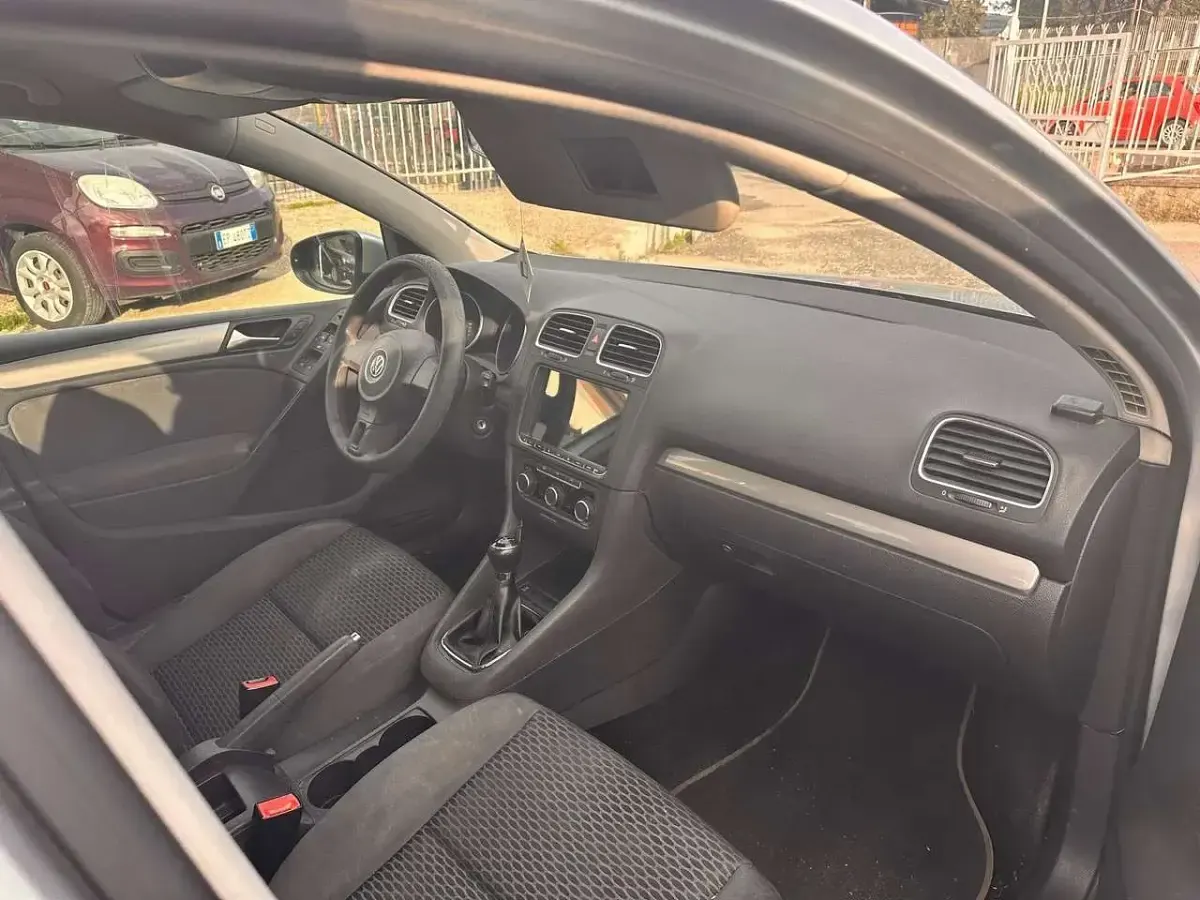 Second-hand VW Golf VII Edition 105 CP (77 kW) 2012 Argintiu Berlinǎ