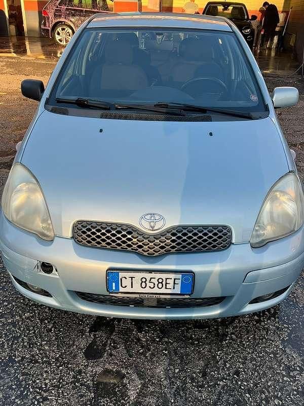 Usata Toyota Yaris 86 CV (63 kW) 2005 Berlina