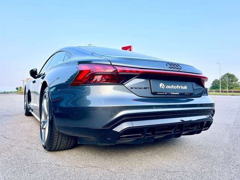 Usata Audi e-tron GT quattro Ambiente 350 kW (476 CV) 2022 Grigio daytona Berlina