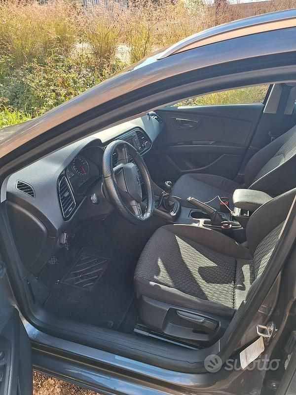 Usata Seat Leon 75 CV (55 kW) 2014 Grigio Berlina