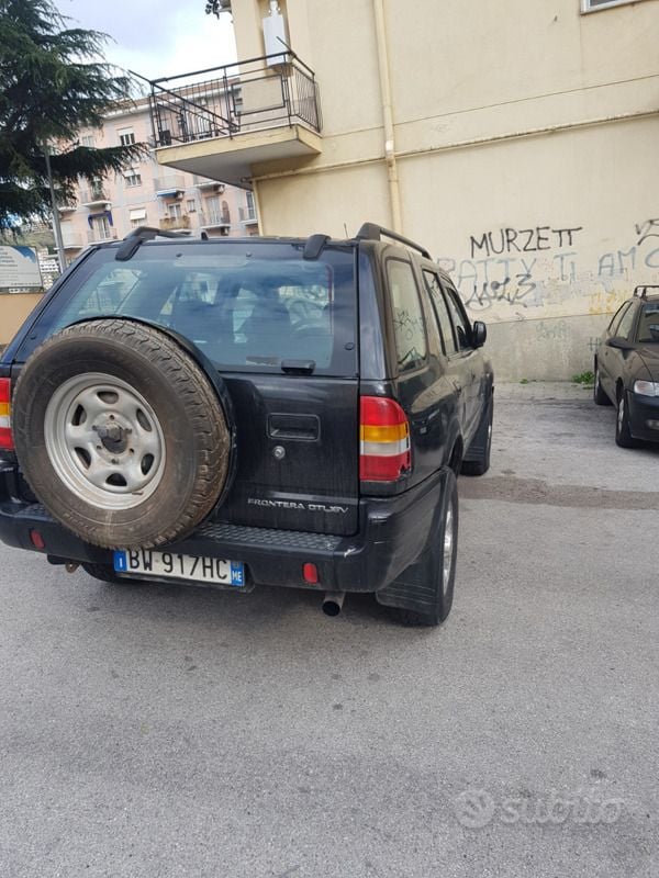 Nero Usata 2002 Opel Frontera SUV | 3000 € (Ottimo prezzo) - Immagine 1/4