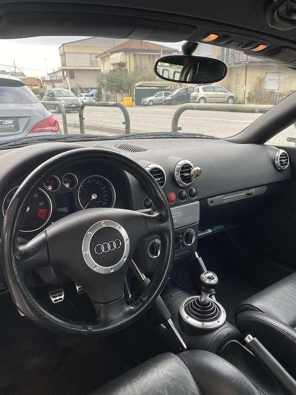 Usata Audi TT Roadster 179 CV (131 kW) 2001 Argento Cabrio