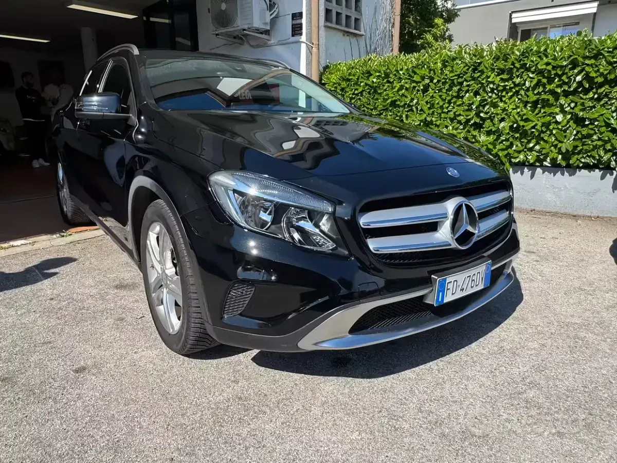 Usata Mercedes GLA180 Premium 109 CV (80 kW) 2016 Nero SUV