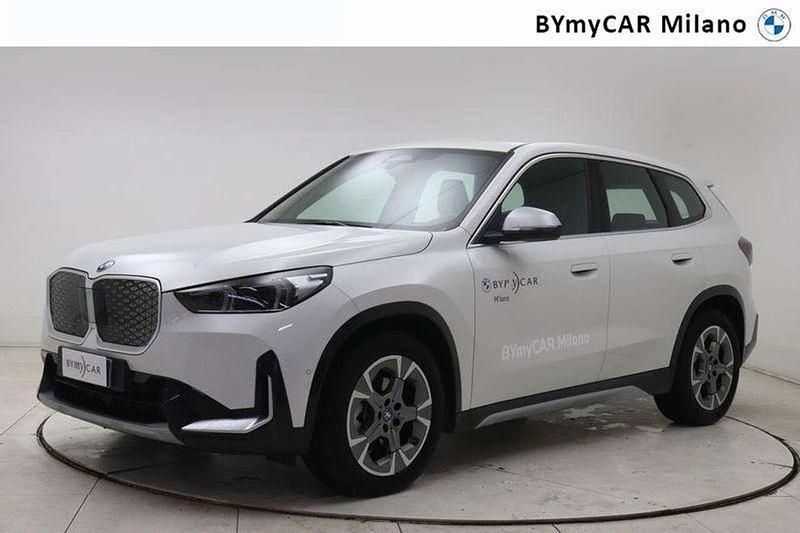 Usata BMW iX1 xLine 150 kW (204 CV) 2024 Alpin white pastello SUV