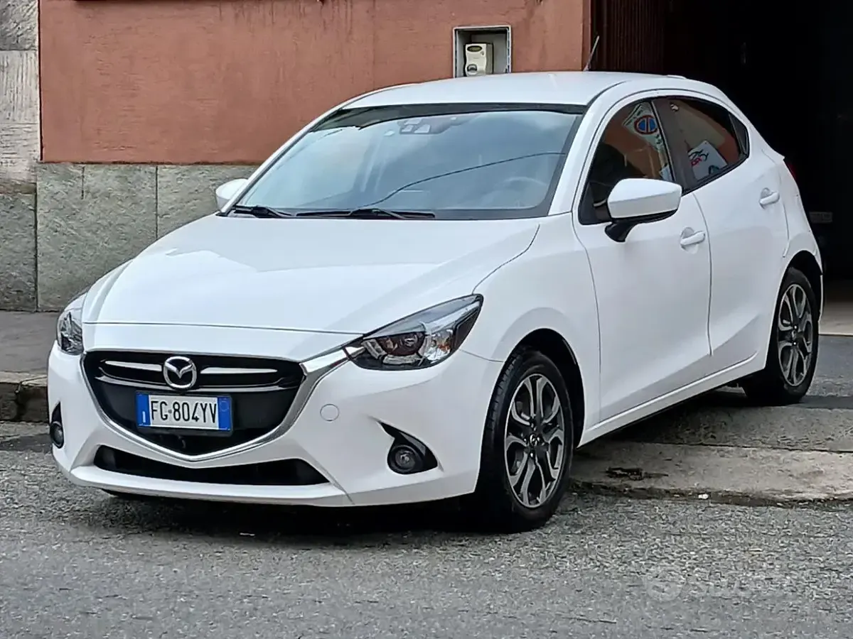 Usata Mazda 2 Exceed 105 CV (77 kW) 2017 Bianco Berlina