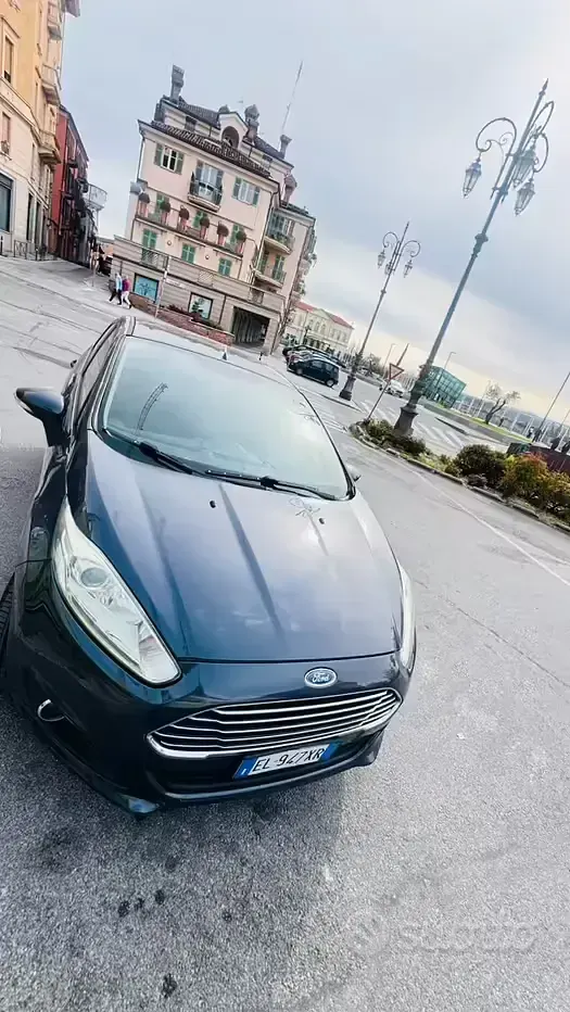 Usata Ford Fiesta 80 CV (58 kW) 2014 Blu Utilitaria