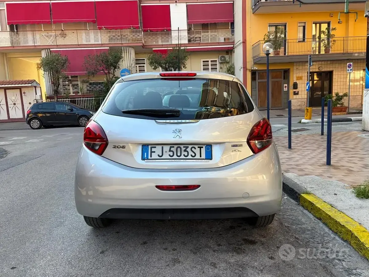 Usata Peugeot 208 Active 110 CV (80 kW) 2017 Grigio Utilitaria