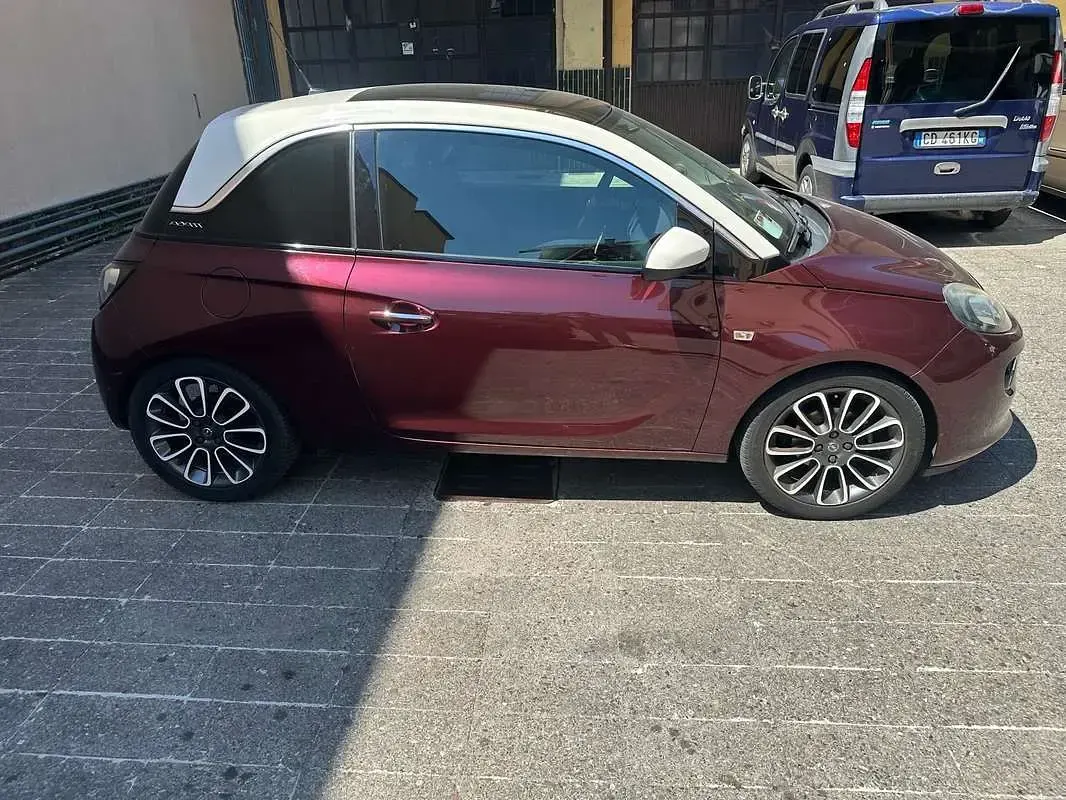 Usata Opel Adam Glam 69 CV (50 kW) 2013 Viola Utilitaria
