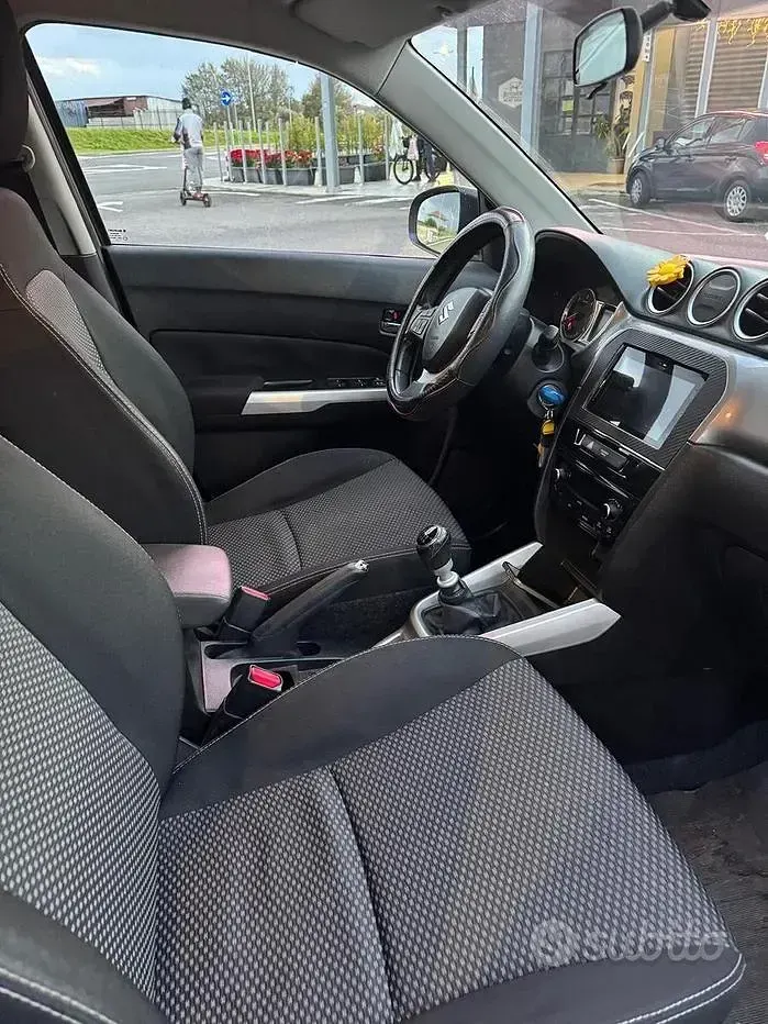 Usata Suzuki Vitara 120 CV (88 kW) 2017 Grigio SUV