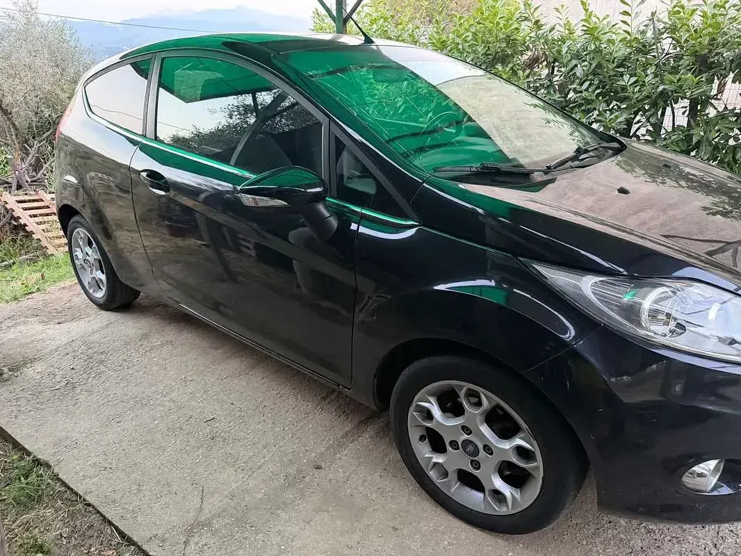 Usata Ford Fiesta Titanium 75 CV (55 kW) 2012 Berlina