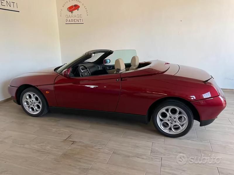 Usata Alfa Romeo Spider 150 CV (110 kW) 1996 Rosso Cabrio