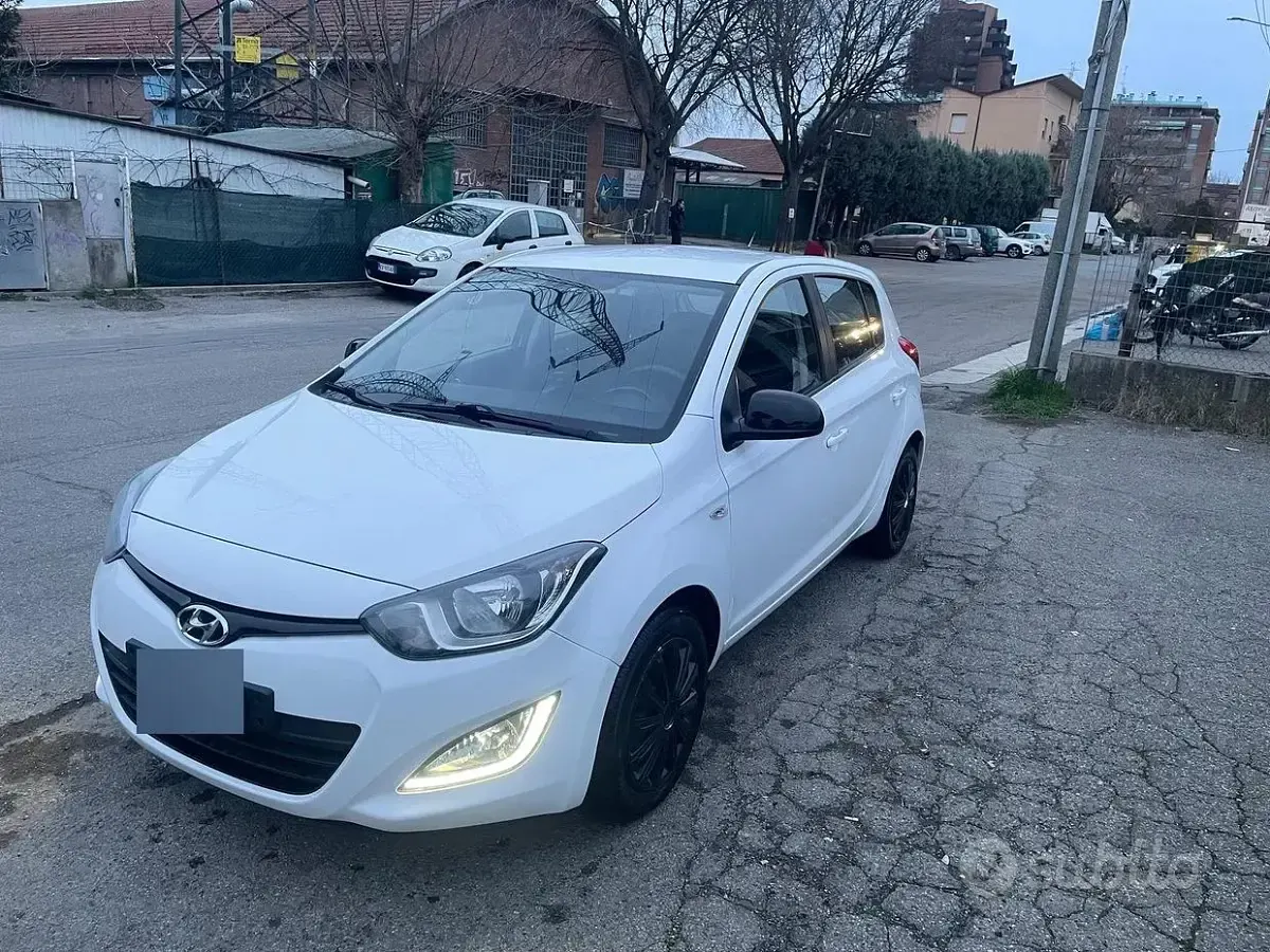 Usata Hyundai i20 78 CV (57 kW) 2014 Bianco Utilitaria