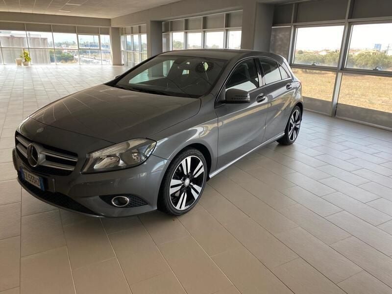 Usata Mercedes A180 Executive 135 CV (99 kW) 2015 Grigio Berlina