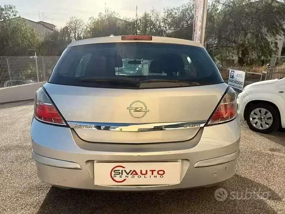 Usata Opel Astra Enjoy 101 CV (74 kW) 2007 Grigio Berlina