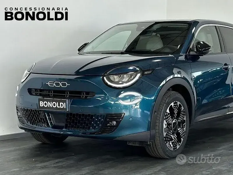 Usata Fiat 600 La Prima 145 CV (106 kW) 2025 Verde SUV